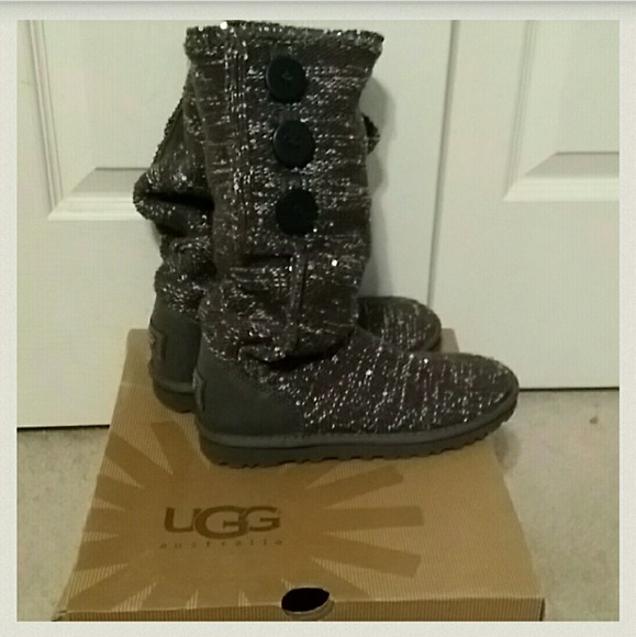 SOLD OTHER SITE---AUTHENTIC GRAY CARDY UGGS!! - Picture 1 of 4