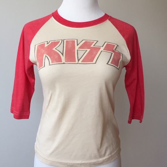 Cute KISS t-shirt