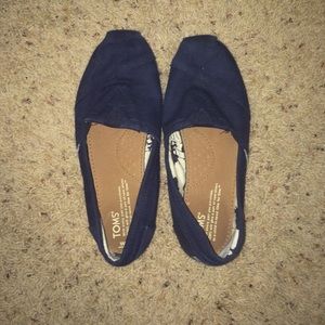 Toms