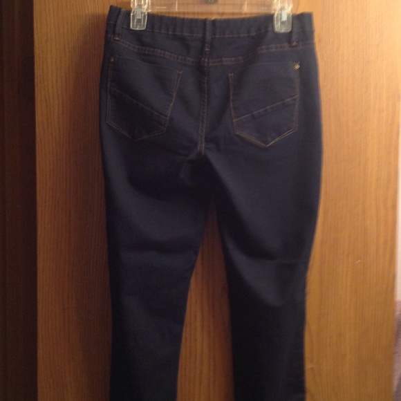 Skinny stretch jeans. - Picture 2 of 3