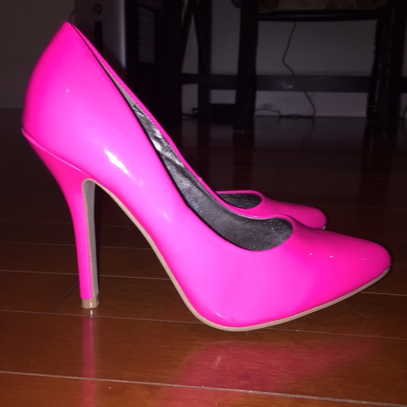 hot pink pumps