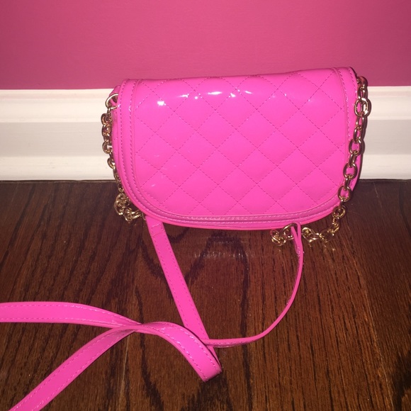 Pink wallet on chain