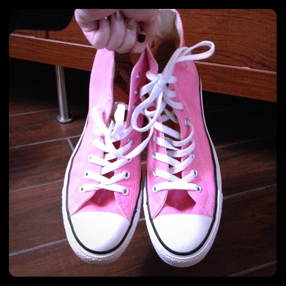 ❌SOLD❌ Bubblegum pink converse