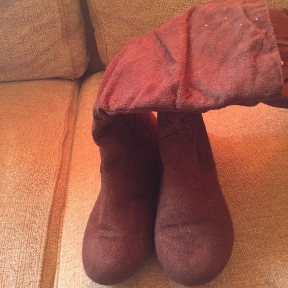 Boots - Picture 3 of 4