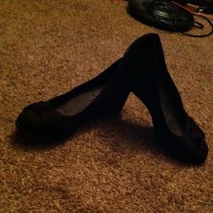 Super comfortable black wedges