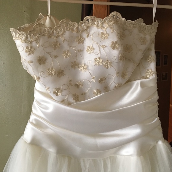 Prom dress/wedding dress/formal - Picture 2 of 4