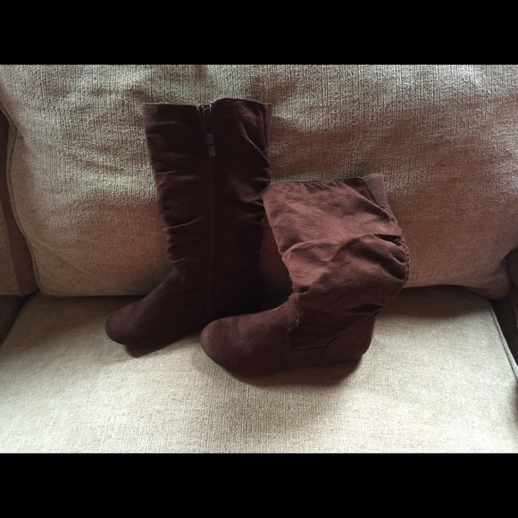 Brown boots - Picture 3 of 3