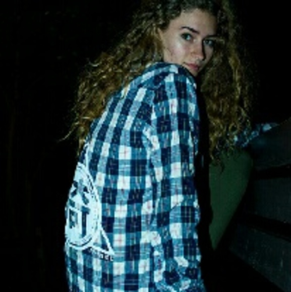 Meet your Posher, Ally - Picture 3 of 4