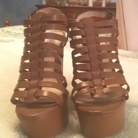 Steve Madden - Tan Wedges - Size 8 - Picture 2 of 3