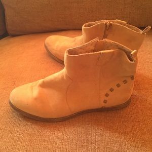 Short tan stud boot