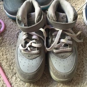 Mid top grey air forces