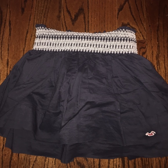 Navy hollister skirt with white stitched band
