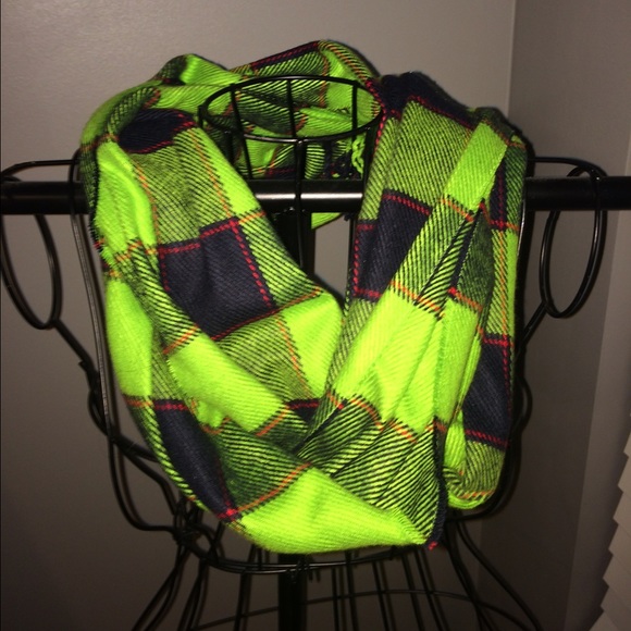 Hollister Accessories - hollister plaid scarf