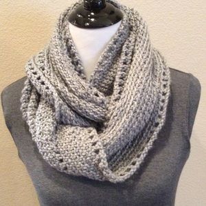 *NEW* Beautiful Handmade Infinity Scarf