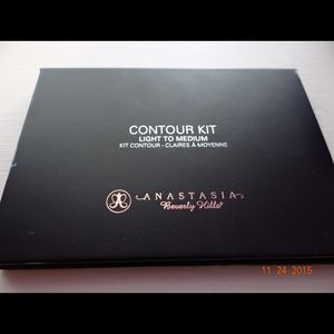 Anastasia Beverly Hills contour kit