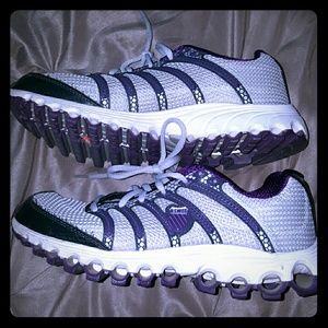 KSWISS WOMENS RUNNING SHOES