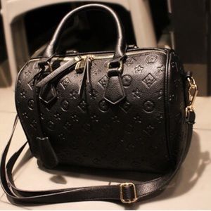 Logo Bucket Bag with strap Crossbody