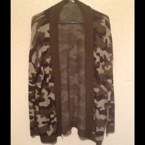 Camouflage light sweater