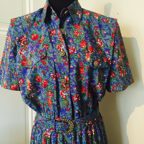 ️SOLD Fay Blue Floral/ Pleated Dress! - Picture 2 of 4