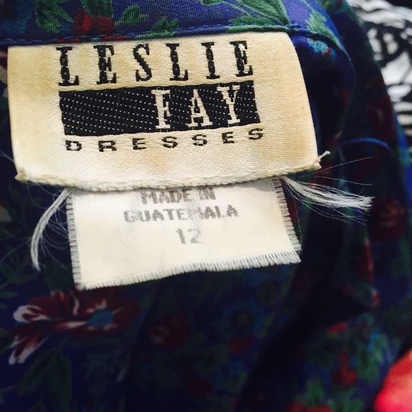 ️SOLD Fay Blue Floral/ Pleated Dress! - Picture 4 of 4