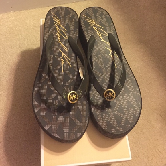 Michael kors brown flip flop wedges