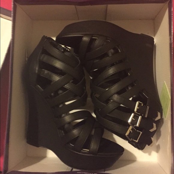 Madden girl shoes. Really cute!