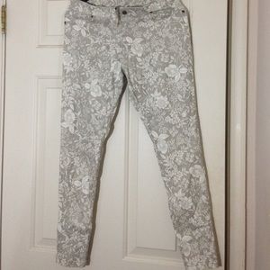 Hue Floral Shimmer Jegging M New Spandex