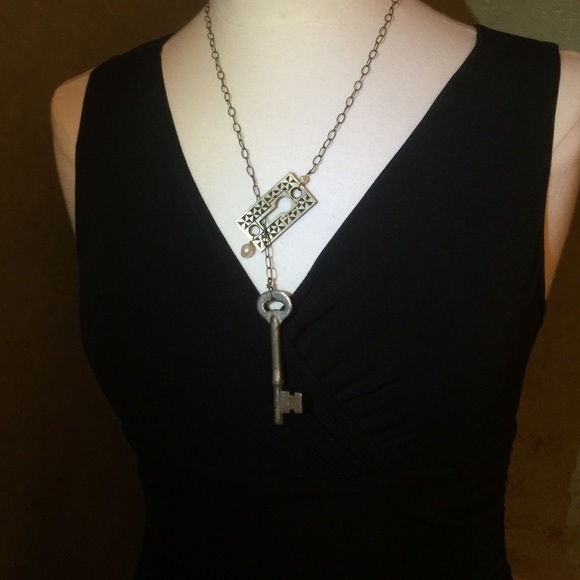 Latch lock skeleton key pearl necklace steampunk