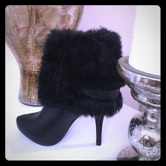Very Cute Dollhouse Fur Black Boots Sz8