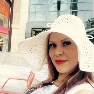 Meet your Posher, Mayra