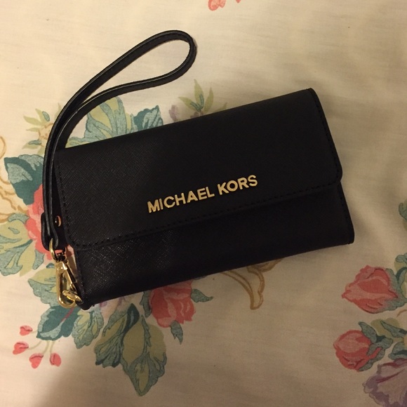 Michael Kors Handbags - Michael Kors Wristlet