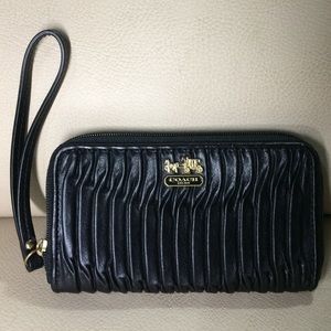 Coach Madison Black Gathered Leather Wallet/Wrist