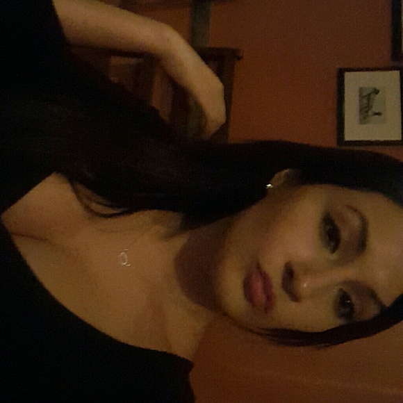 Meet your Posher, Stephanie - Picture 2 of 6