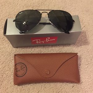 Ray-Ban Accessories - Brand new never worn ray ban classic aviators! Ray-Ban Accessories - Brand new never worn ray ban classic aviators!