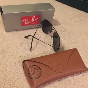 Ray-Ban Accessories - Brand new never worn ray ban classic aviators! Ray-Ban Accessories - Brand new never worn ray ban classic aviators!