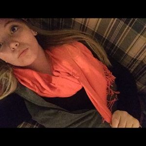 Meet your Posher, Della