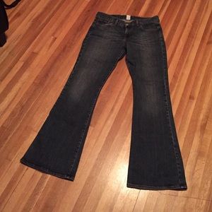 Holiday Sale! LUCKY BRAND JEANS! Make offers!