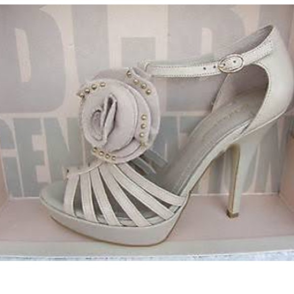 BCBG Amisa heel Size 10. Worn once.