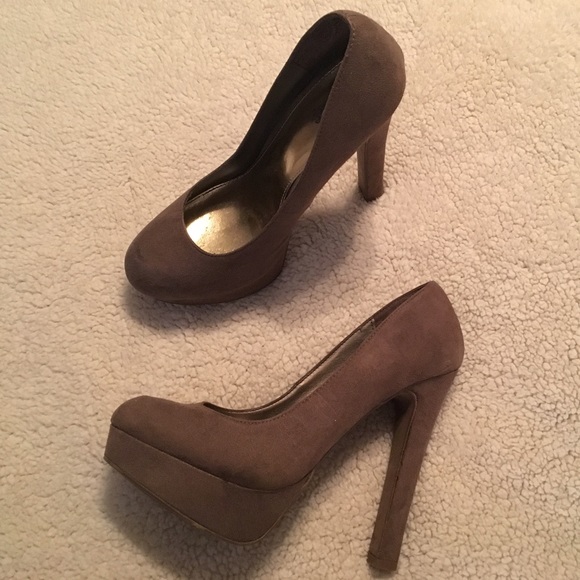 Nude Pumps - Size 8