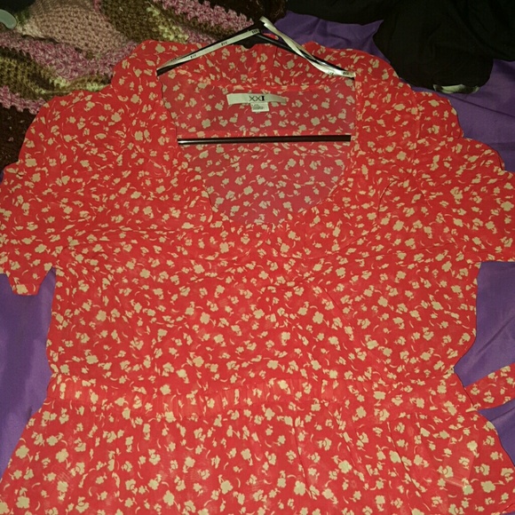 Red blouse - Picture 4 of 4