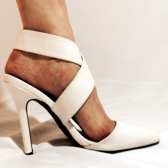 Qupid white ankle cross strap with buckle heel - Picture 2 of 2