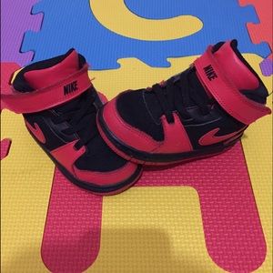 ❤️Nike red & black size 6c toddler boys❤️