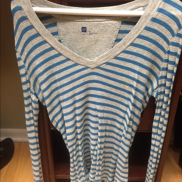 Gap sweater
