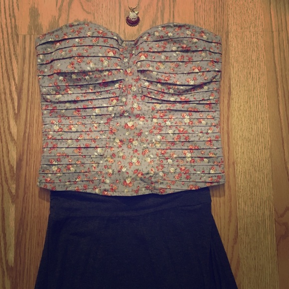 silence + noise Tops - 🌼🌸Floral Corset Top 🌸🌼