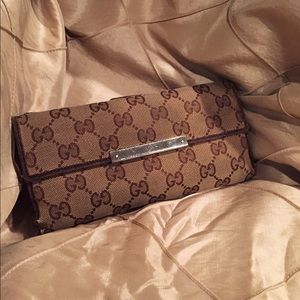 Authentic Gucci Wallet (Used)