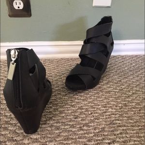 Size 7 1/2 black DV by Dolce Vita Jude Wedges