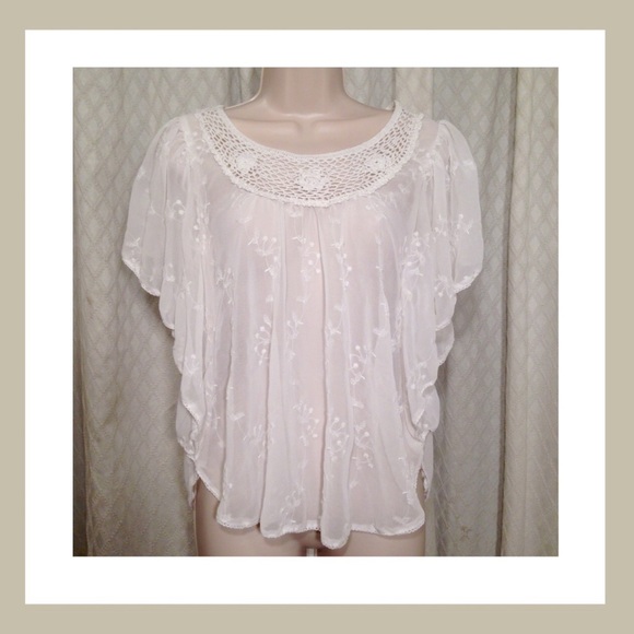 Tops - FREE w/purchase 🎁 Cream Blouse