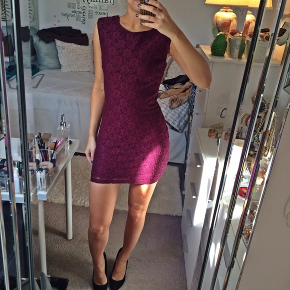 Dresses & Skirts - Burgundy red mini ❤️