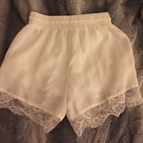 BRANDY MELVILLE WHITE SHEER SHORTS w/ LACE - Picture 3 of 3