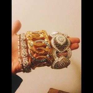 ⭐️CLEARANCE⭐️Set of 4 Bracelet bundle!